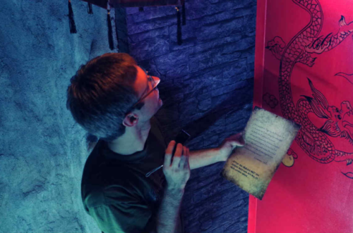 Stellt euch den Herausforderungen in atemberaubenden Escape Rooms, und beweist Teamwork und Köpfchen!